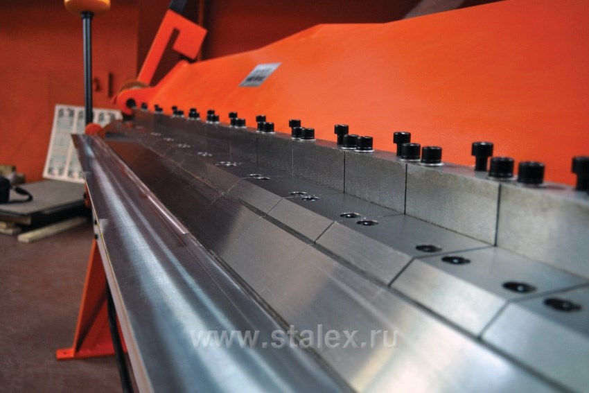 Фото 12 - Станок листогибочный ручной сегментный  STALEX W2.5x2040A.