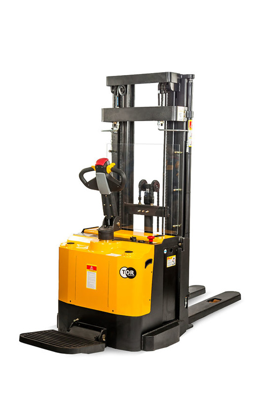 Фото 37 - Штабелер самоходный 1,5 т 5,0 м TOR ES15T4/5000 (с платформой).