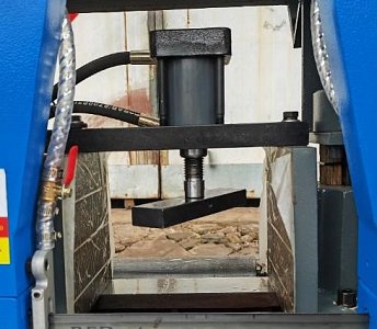 Фото 65 - MetalTec MBS 350/50 CH ленточнопильный станок для резки металла под углом 90°.