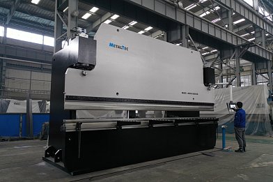 Фото 44 - MetalTec HBC 800/6000 листогибочные гидравлические прессы с ЧПУ большого тоннажа.