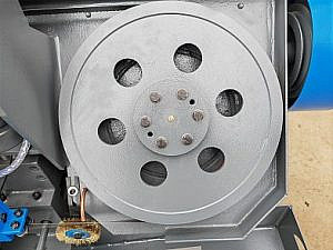 Фото 28 - MetalTec BS 350 CH ленточнопильный станок для резки металла под углом 90°.