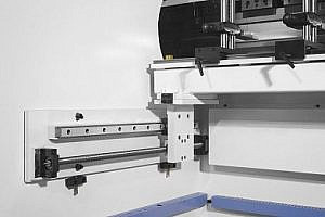 Фото 30 - MetalTec HBM 125/2500C Листогибочные гидравлические прессы с ЧПУ контроллером TP10S.